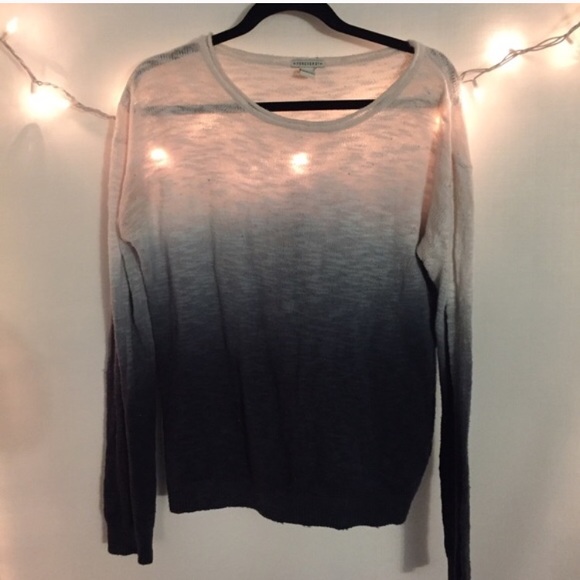 Forever 21 Tops - Forever 21 Blue and White Ombré Sweater